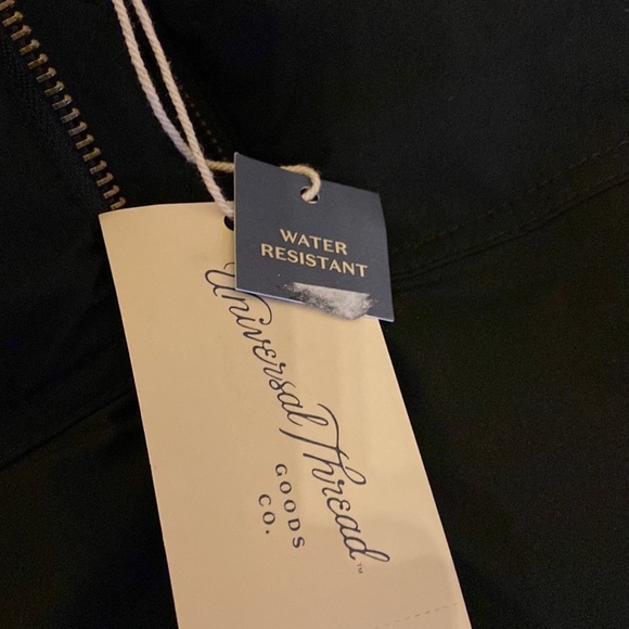 Women's Puffer Jacket - Universal
Thread Black nwt - Picture 4 of 4